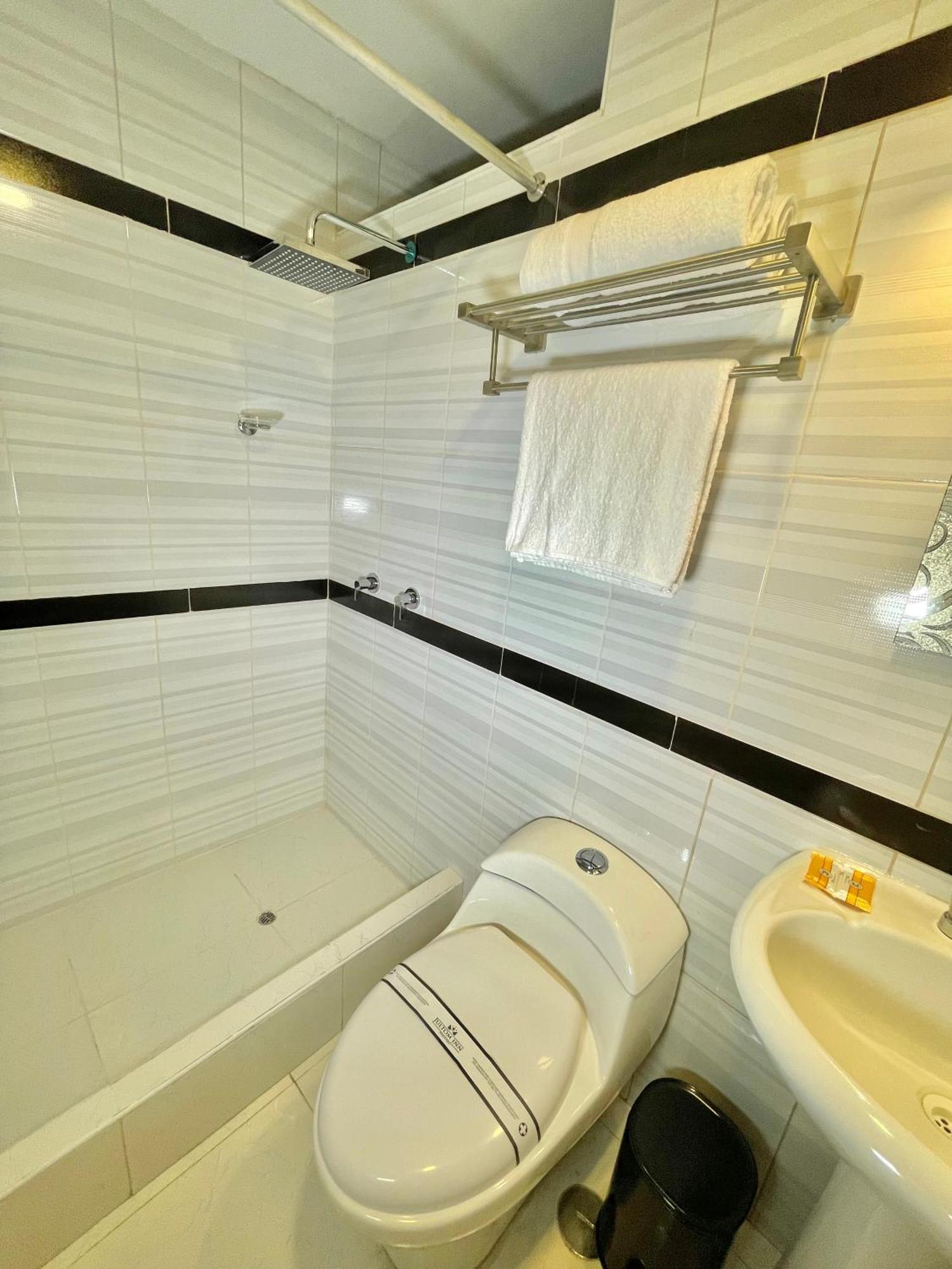 טרוחיו Jultom Inn Hotel & Suites מראה חיצוני תמונה