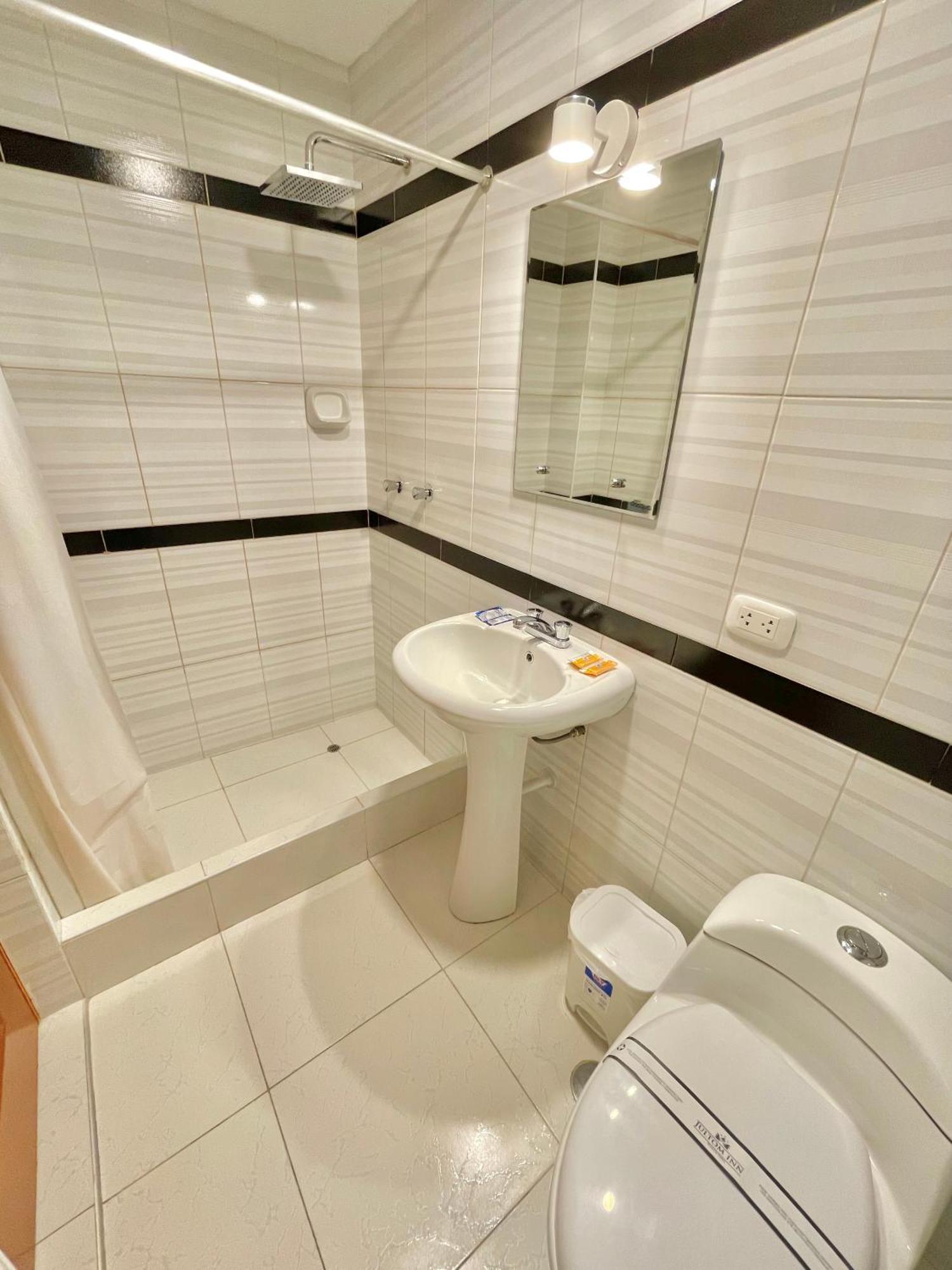 טרוחיו Jultom Inn Hotel & Suites מראה חיצוני תמונה