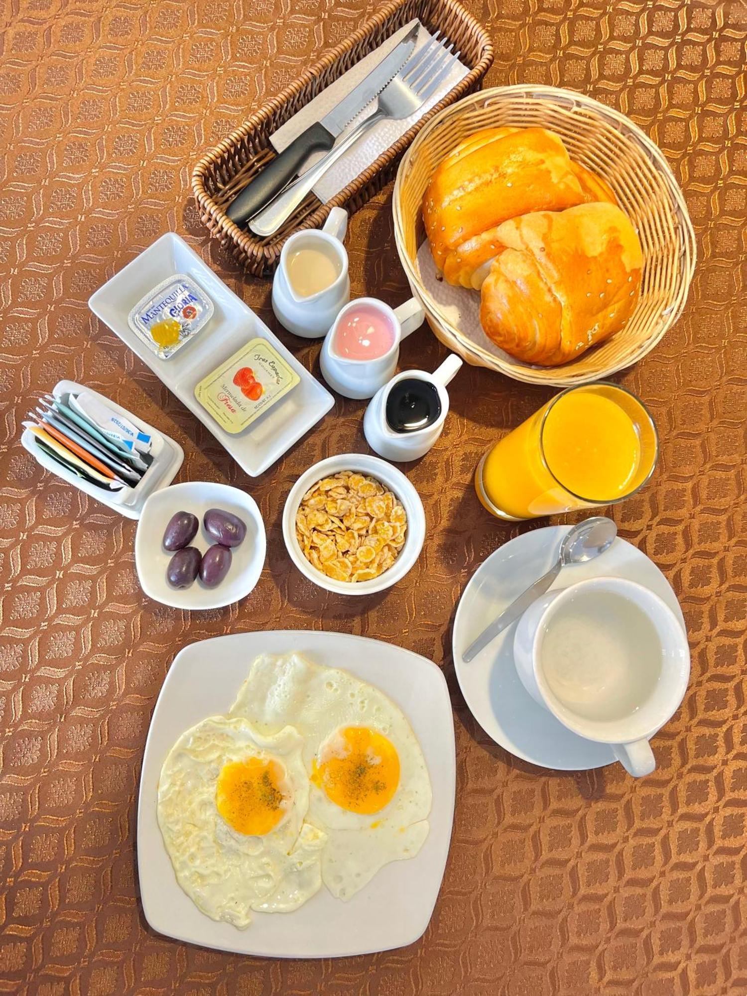 טרוחיו Jultom Inn Hotel & Suites מראה חיצוני תמונה